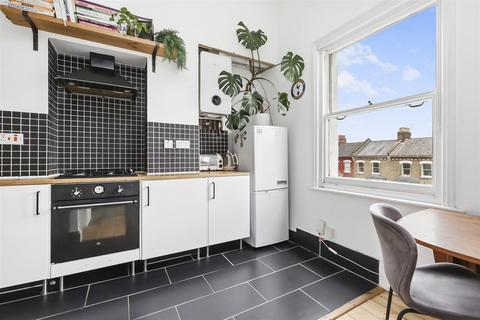 1 bedroom flat for sale, Hanley Road, Finsbury Park