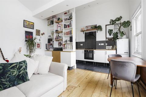 1 bedroom flat for sale, Hanley Road, Finsbury Park
