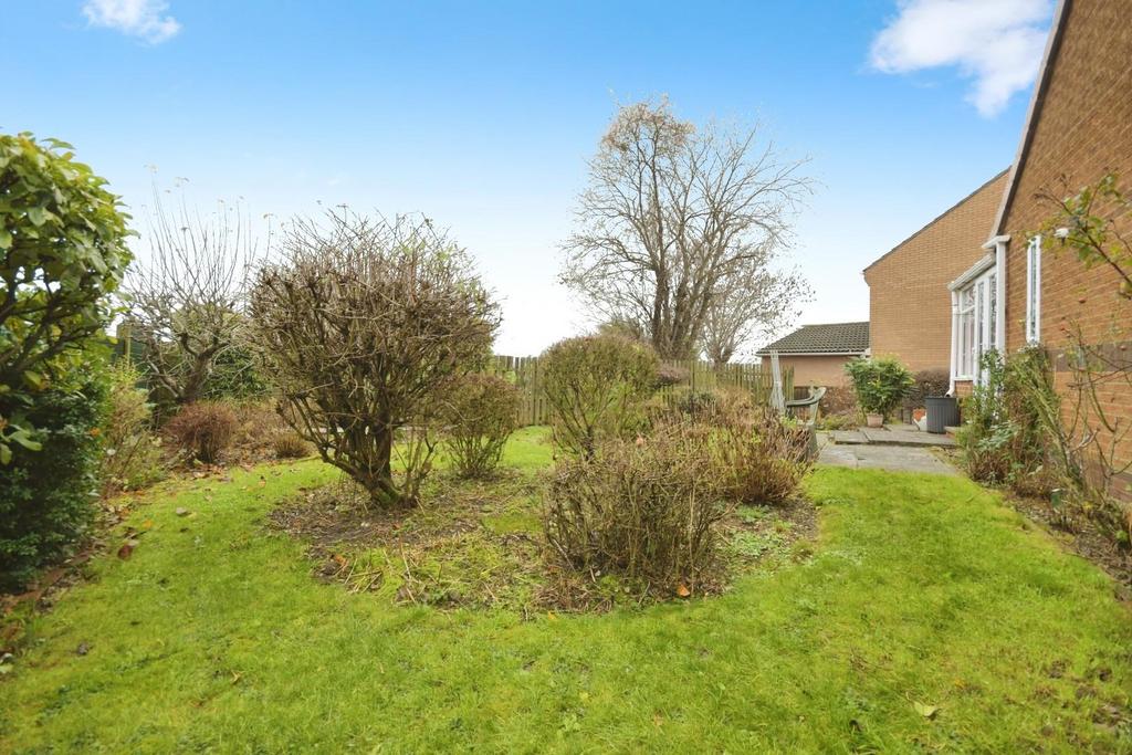 REAR GARDEN 02.jpg