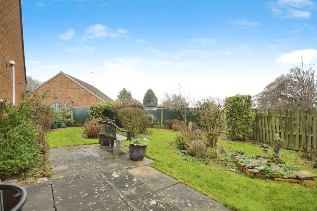 REAR GARDEN 01.jpg