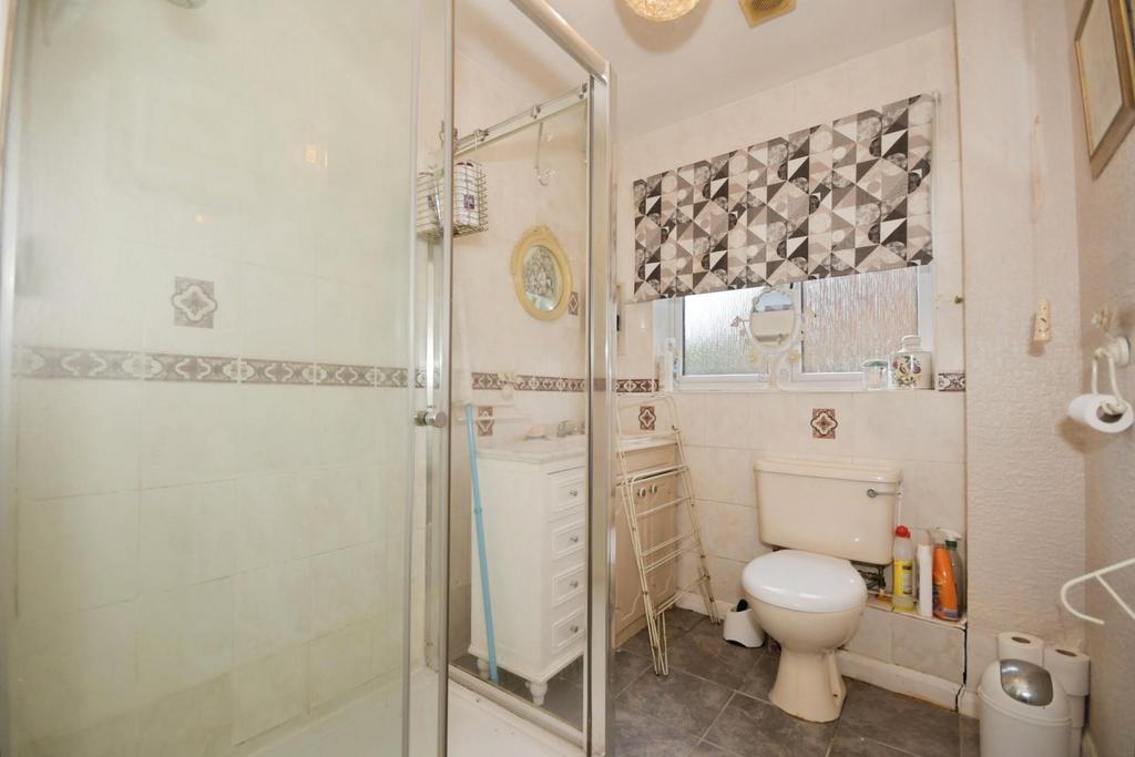 SHOWER ROOM.jpg
