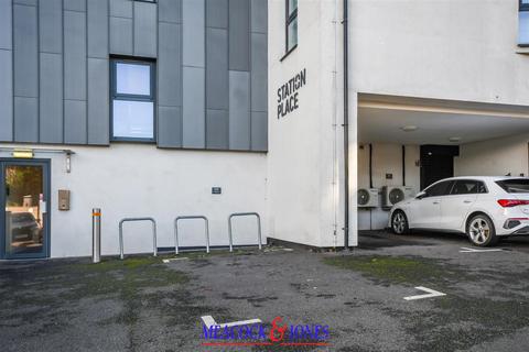 undefined, Kings Road, Brentwood