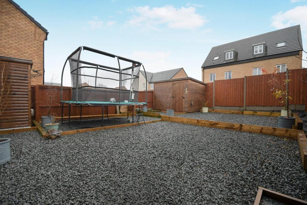 REAR GARDEN 01.jpg