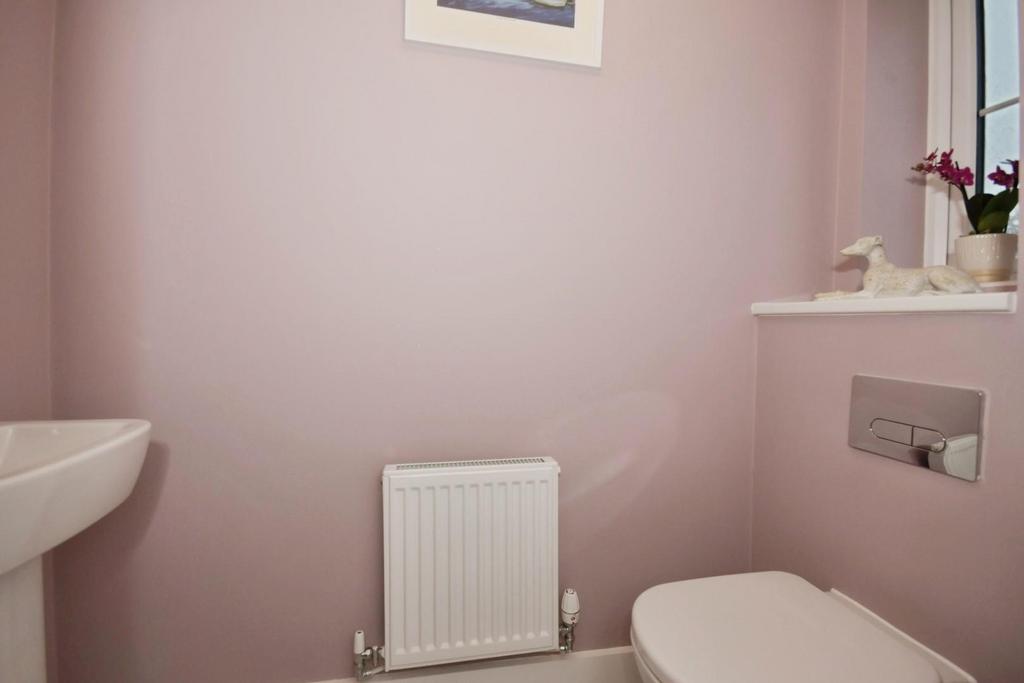 DOWNSTAIRS WC.jpg