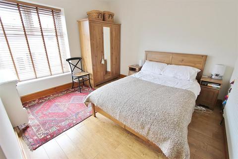 2 bedroom terraced house to rent, Murray Road, Sheffield, S11 7GG