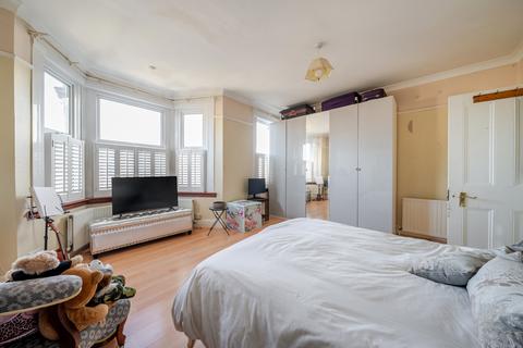4 bedroom end of terrace house for sale, Wellmeadow Road, London