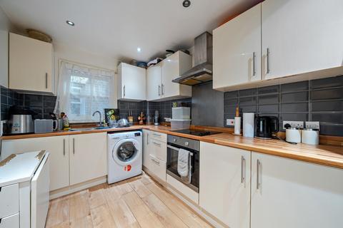 2 bedroom apartment for sale, Bromley Road, London