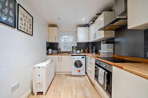 2 bedroom apartment for sale, Bromley Road, London