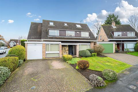 5 bedroom detached house for sale, Chiltern Close, Bushey WD23