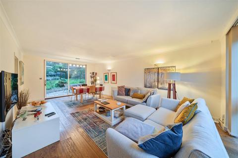 5 bedroom detached house for sale, Chiltern Close, Bushey WD23