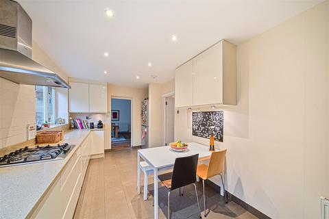 5 bedroom detached house for sale, Chiltern Close, Bushey WD23