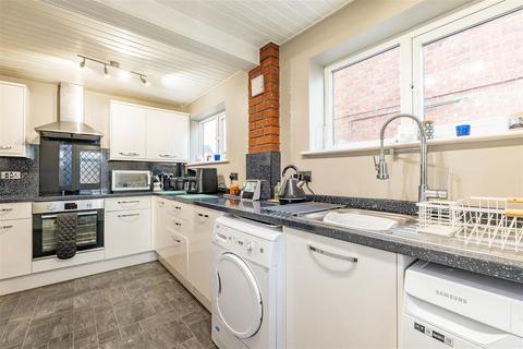 3 bedroom semi-detached house for sale, Douglas close, Bamber Bridge, Preston