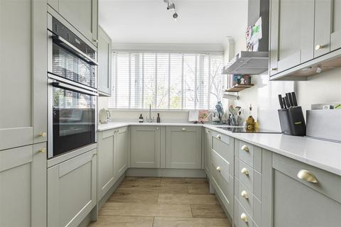 3 bedroom flat for sale, St Johns Avenue, London