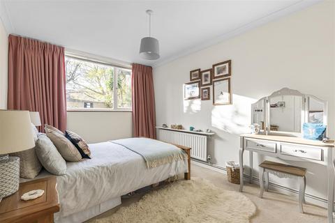 3 bedroom flat for sale, St Johns Avenue, London