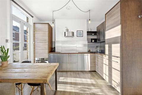 2 bedroom flat for sale, Crouch Hill, Finsbury Park