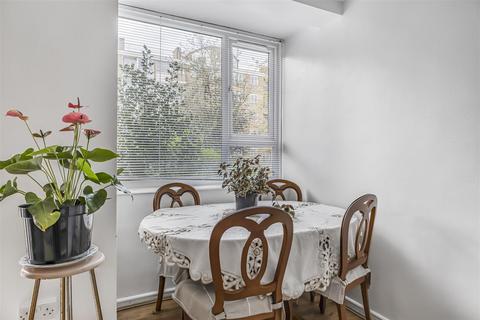 2 bedroom flat for sale, Hayward Gardens, London