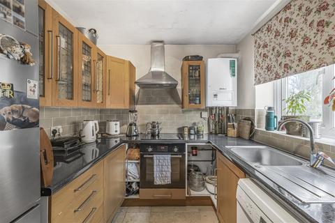 2 bedroom flat for sale, Hayward Gardens, London