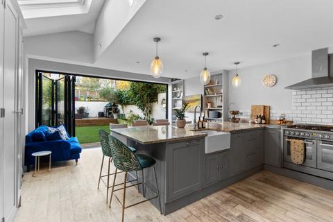 5 bedroom terraced house to rent, Webbs Road, London, SW11