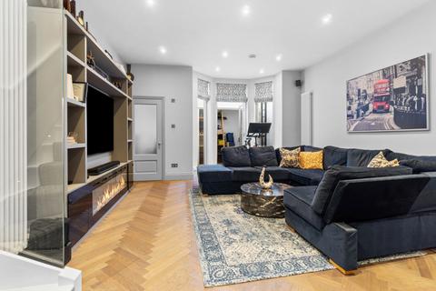 5 bedroom terraced house to rent, Webbs Road, London, SW11