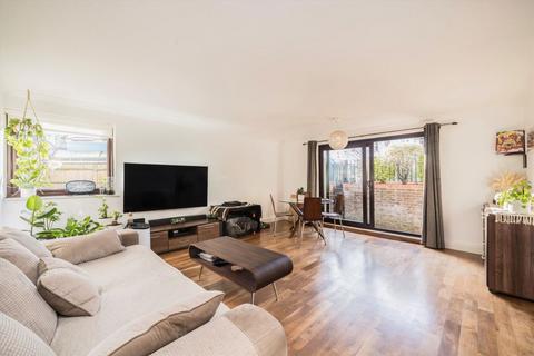 2 bedroom flat for sale, Stanhope Road, London N6