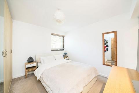 2 bedroom flat for sale, Stanhope Road, London N6