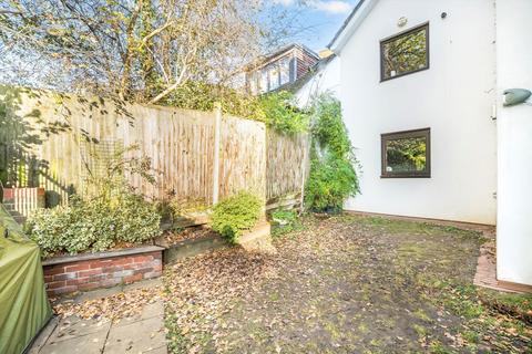 2 bedroom flat for sale, Stanhope Road, London N6