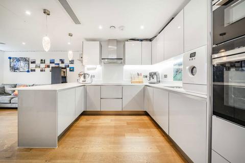 3 bedroom flat for sale, Granville Road, London NW2