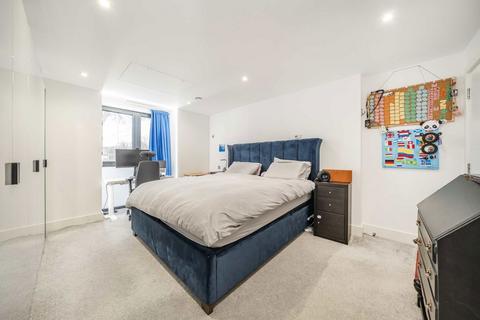 3 bedroom flat for sale, Granville Road, London NW2