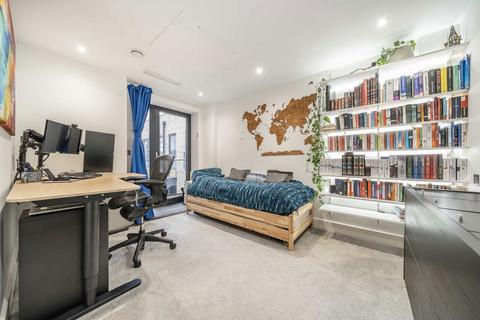 3 bedroom flat for sale, Granville Road, London NW2