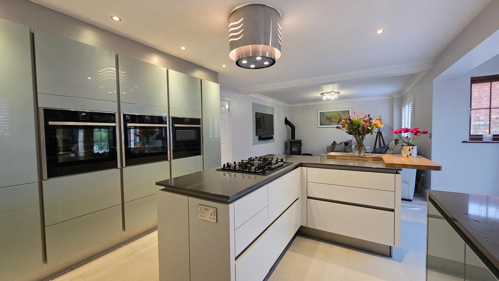Living/Breakfast Kitchen