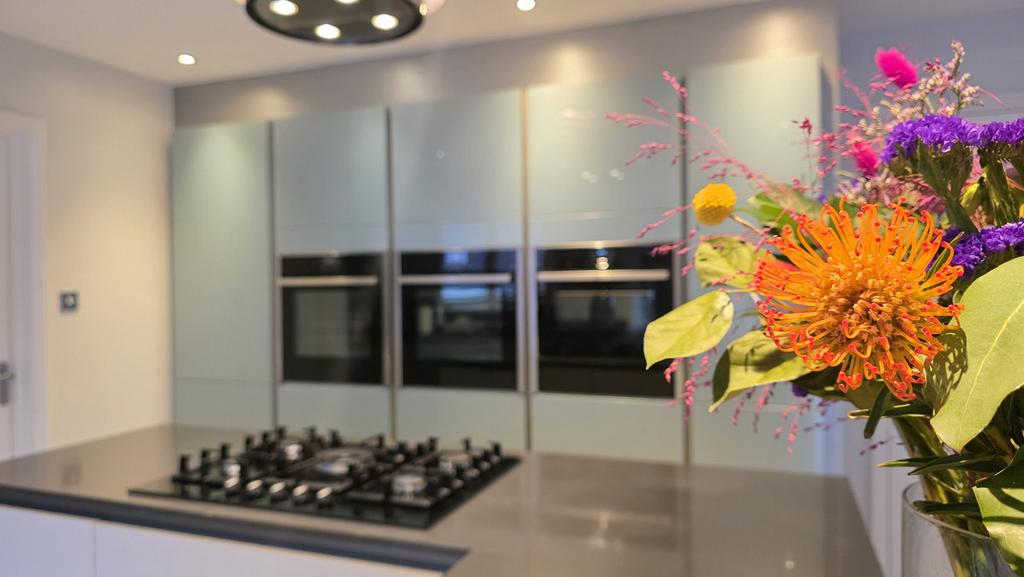 Living/Breakfast Kitchen