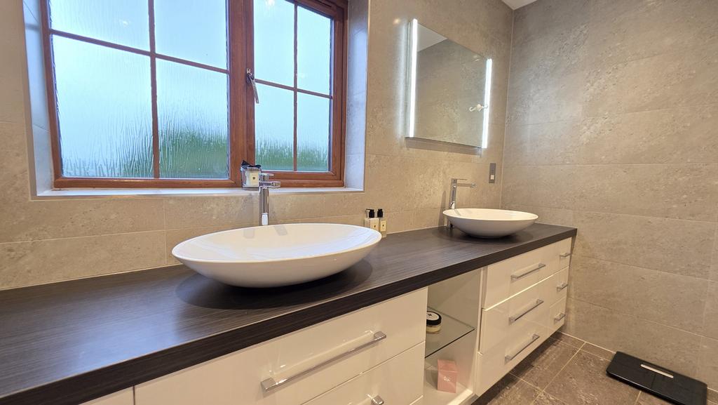 Ensuite