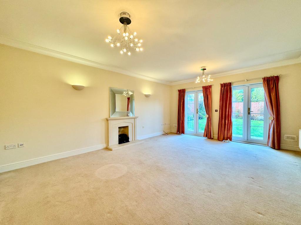 Lounge/dining area