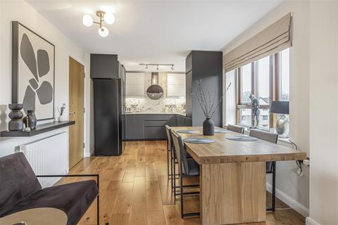 2 bedroom flat for sale, Upper Richmond Road, London