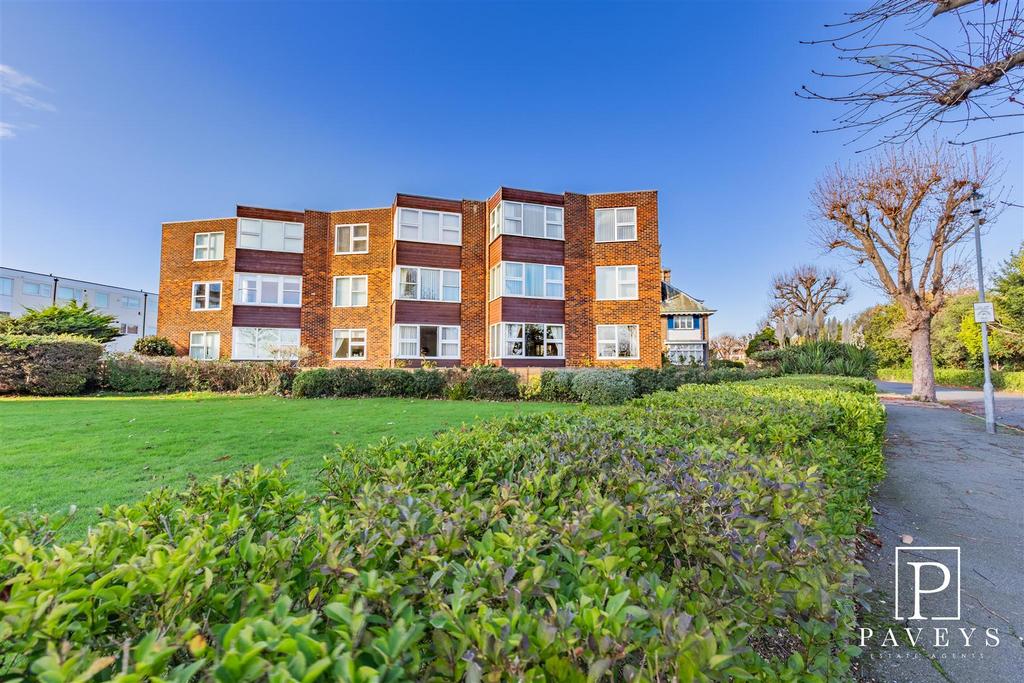 COMMUNAL GARDENS &amp; PARKING