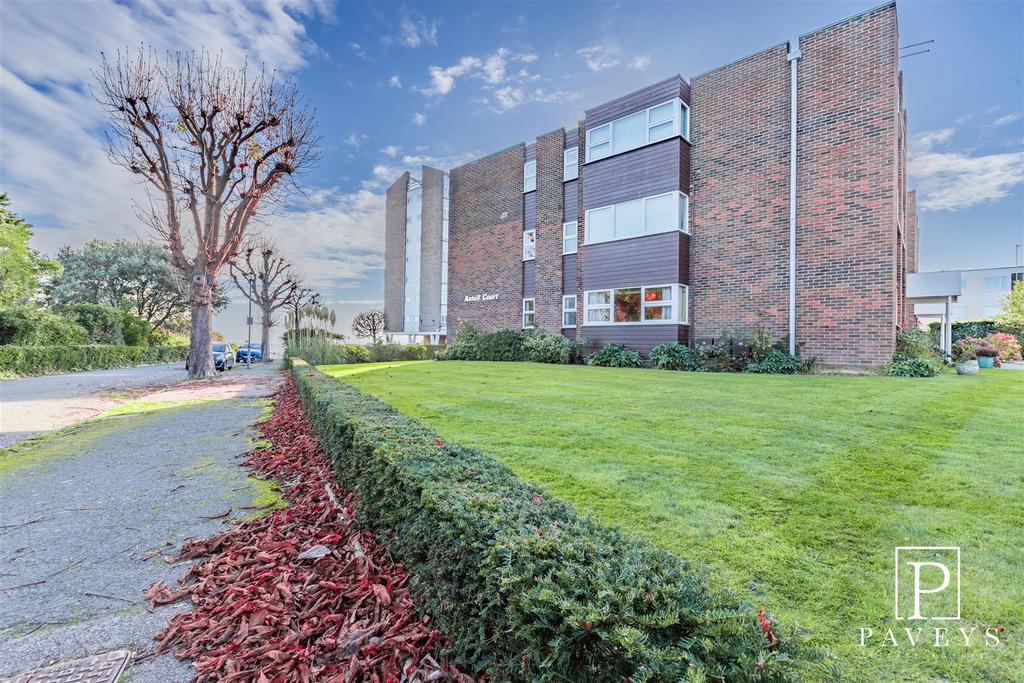 COMMUNAL GARDENS &amp; PARKING