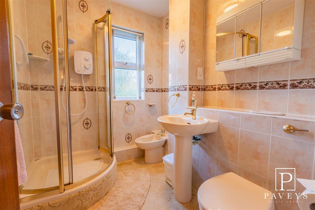 Ensuite shower room