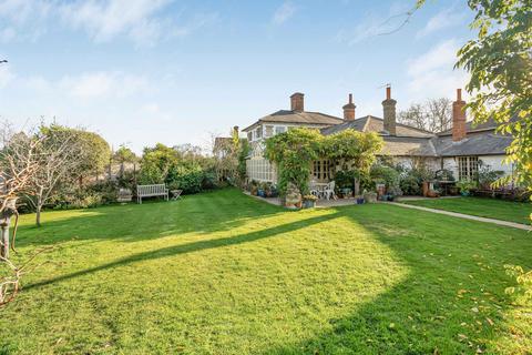 3 bedroom character property for sale, Castle Gardens, Dorking, RH4 1NY