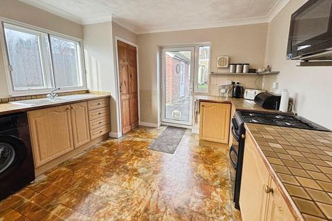 2 bedroom detached bungalow for sale, Crown Street, Brandon IP27