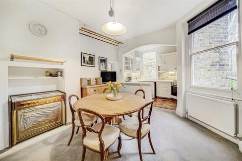 3 bedroom flat for sale, Disraeli Gardens, London