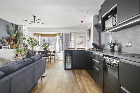 2 bedroom flat for sale, Medina Road, Finsbury Park