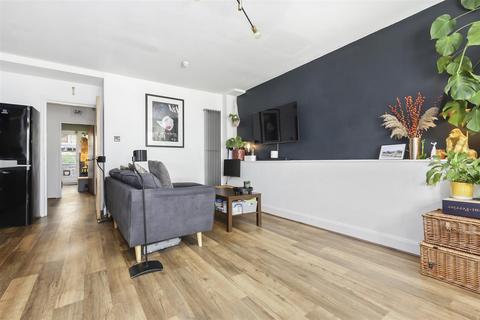 2 bedroom flat for sale, Medina Road, Finsbury Park