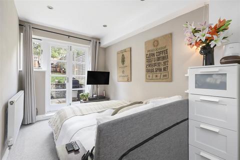 2 bedroom flat for sale, Medina Road, Finsbury Park
