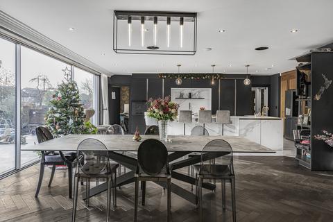 6 bedroom detached house for sale, Beaufort Road, London, W5