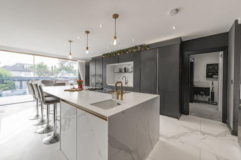 6 bedroom detached house for sale, Beaufort Road, London, W5