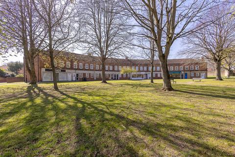 2 bedroom flat for sale, Newlands Avenue, Melton Park, Newcastle upon Tyne