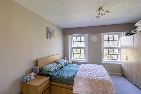 2 bedroom flat for sale, Newlands Avenue, Melton Park, Newcastle upon Tyne