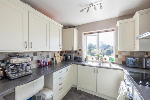 2 bedroom flat for sale, Newlands Avenue, Melton Park, Newcastle upon Tyne