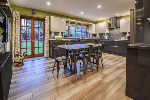 4 bedroom detached house for sale, First Avenue, Hook End, Brentwood