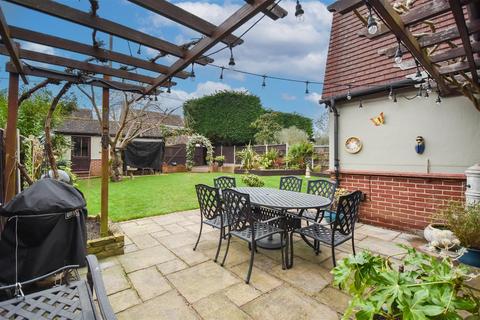 4 bedroom detached house for sale, First Avenue, Hook End, Brentwood